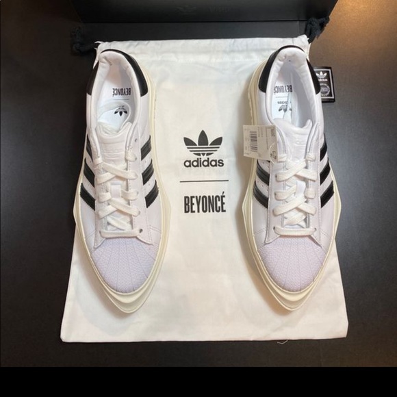 Adidas x Beyoncé Superstar - Picture 2 of 3